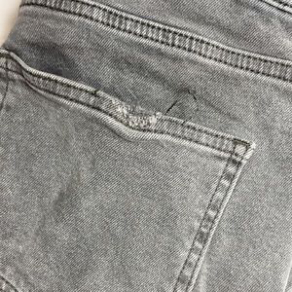 We The Free Girlfriend Jeans with Floral Embroidery! - Picture 8 of 8